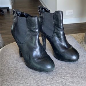 Size 7 Jessica Simpson heeled boots